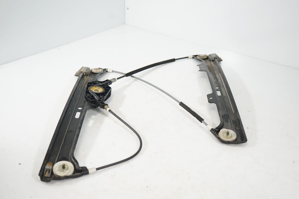 Front door window regulator with motor (6)