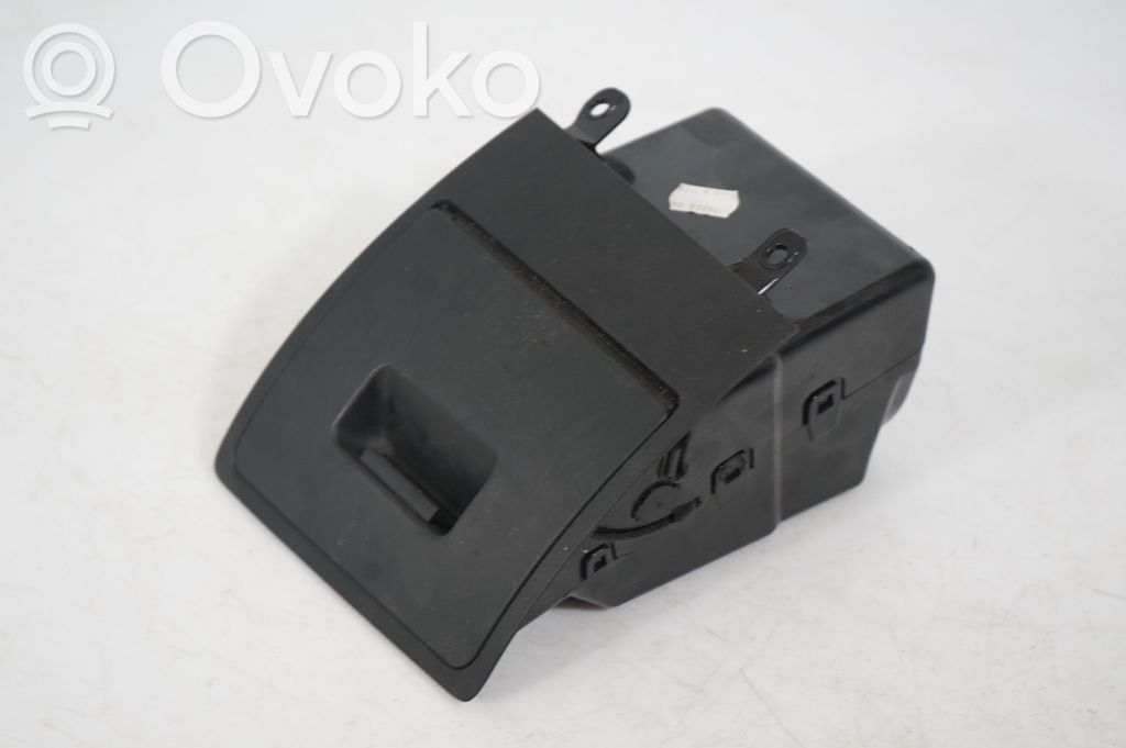 Glove box (7)