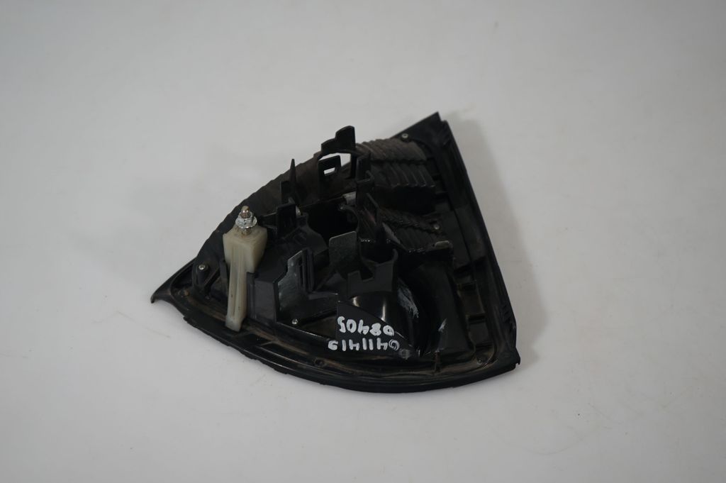 Tailgate rear/tail lights (4)