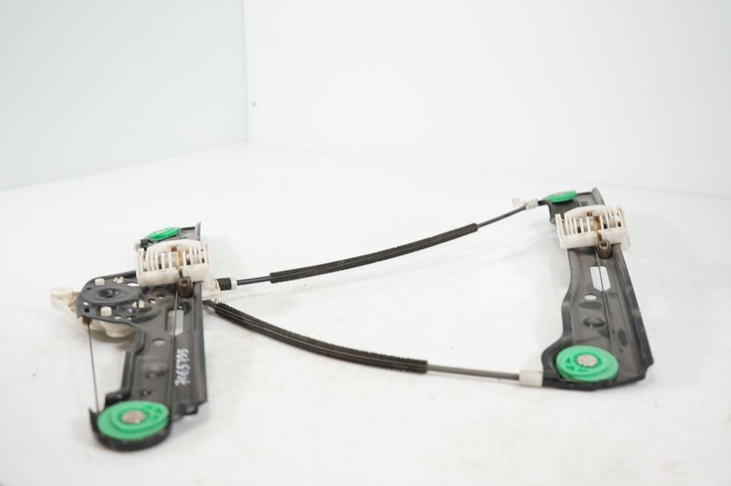 Front door window regulator with motor (7)