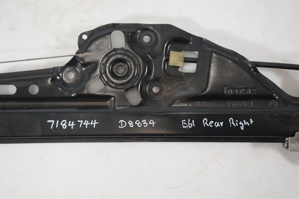 Rear door window regulator with motor (8)