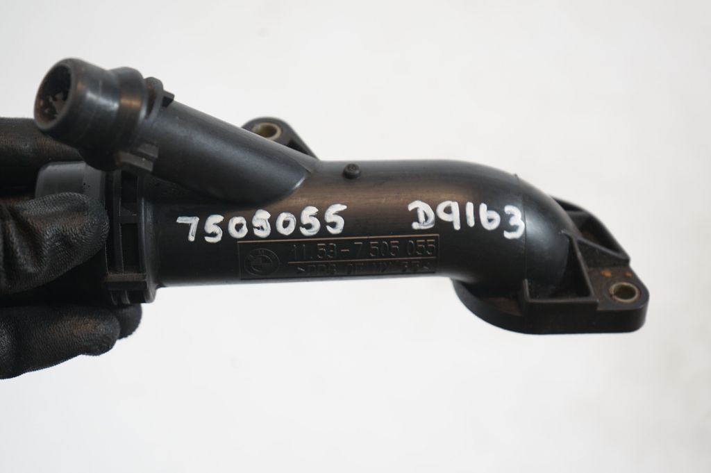 Engine coolant pipe/hose (8)