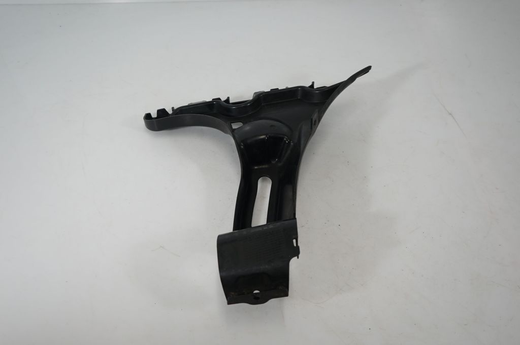 Rear bumper mounting bracket