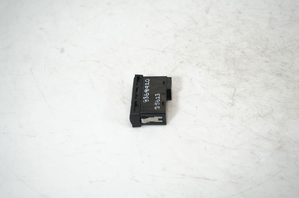 Hazard light switch (2)