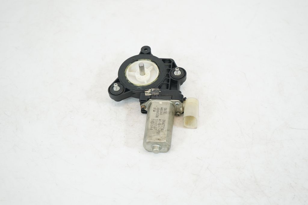 Rear door window regulator with motor (2)