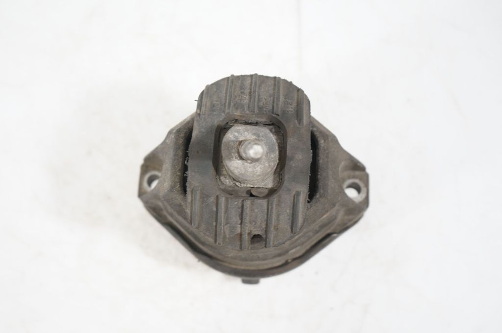Engine mount bracket (7)