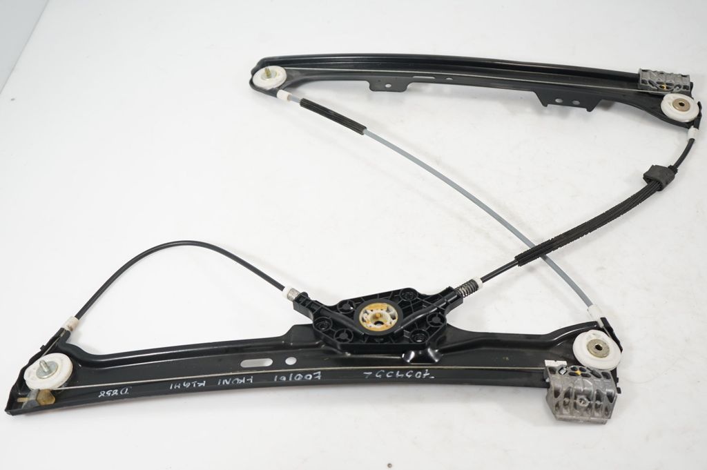 Front door window regulator with motor (3)