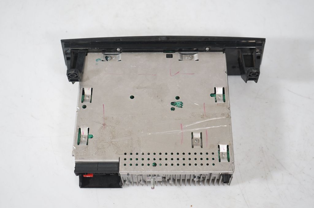 Radio/CD/DVD/GPS head unit (9)