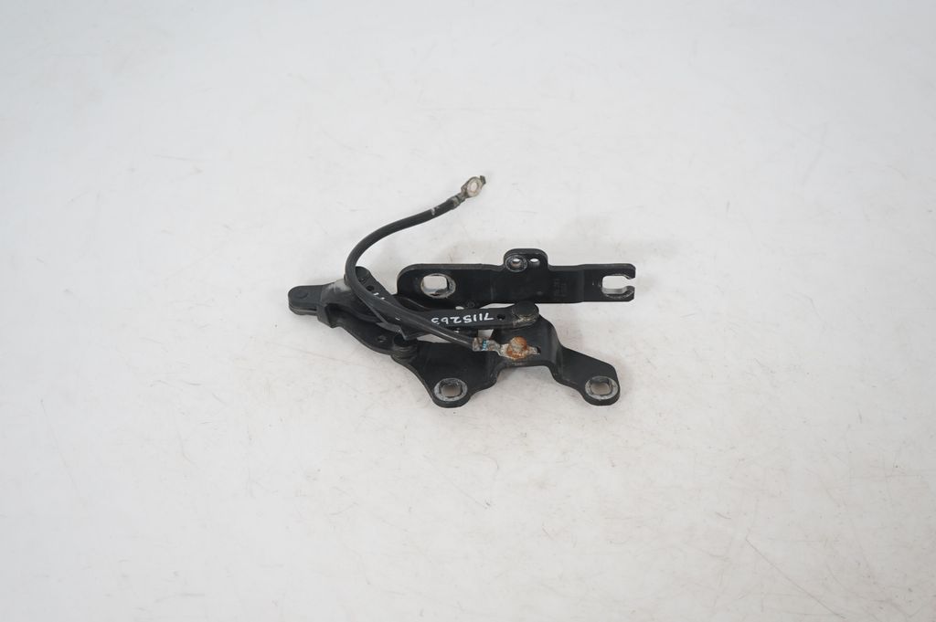 Engine bonnet/hood hinges (3)