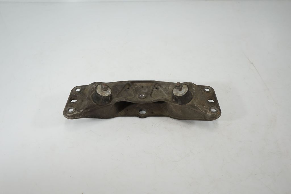 Gearbox mounting bracket (3)