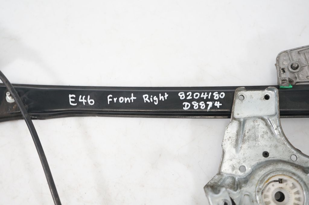 Front door window regulator with motor (9)