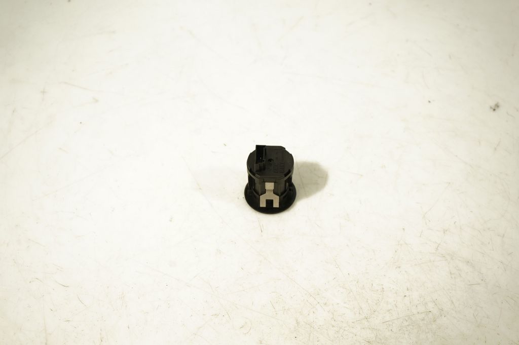 Passenger airbag on/off switch (6)