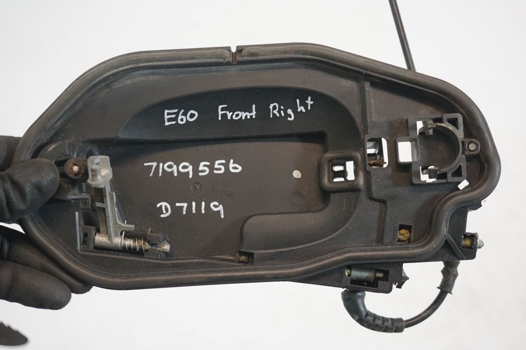 Front door exterior handle/bracket (7)