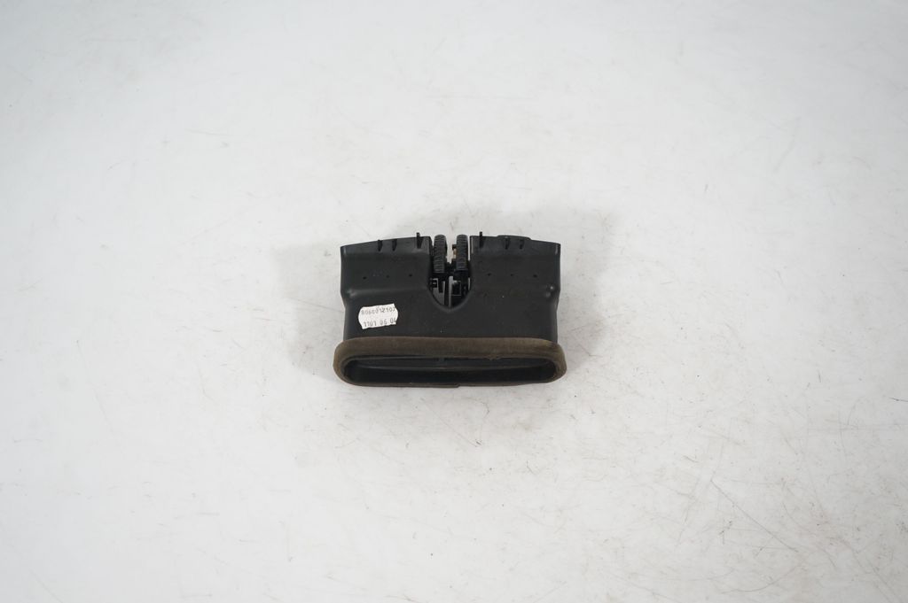 Rear air vent grill (3)