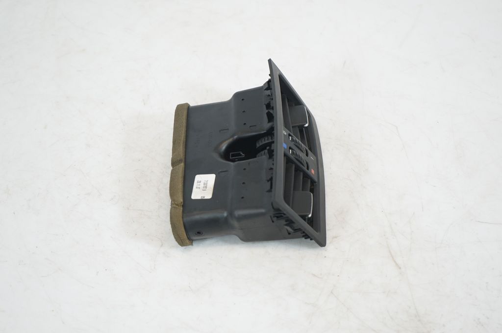 Rear air vent grill (4)