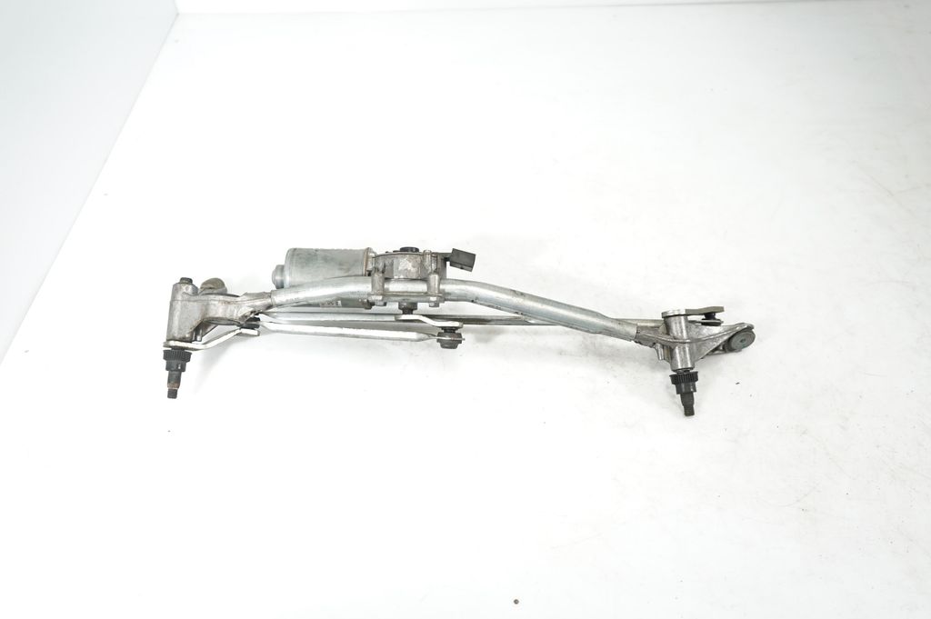 Front wiper linkage and motor (3)