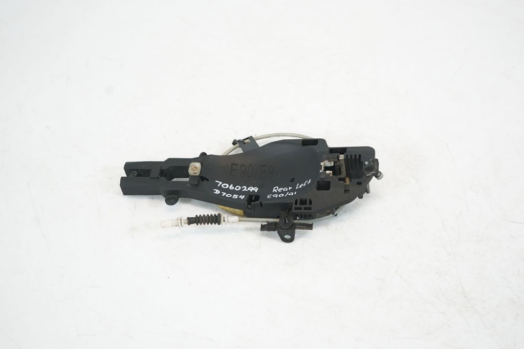 Rear door exterior handle/bracket