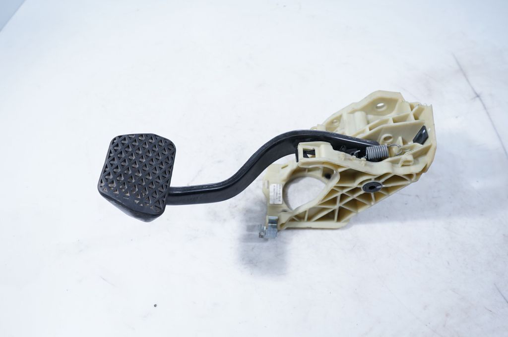 Brake pedal (5)