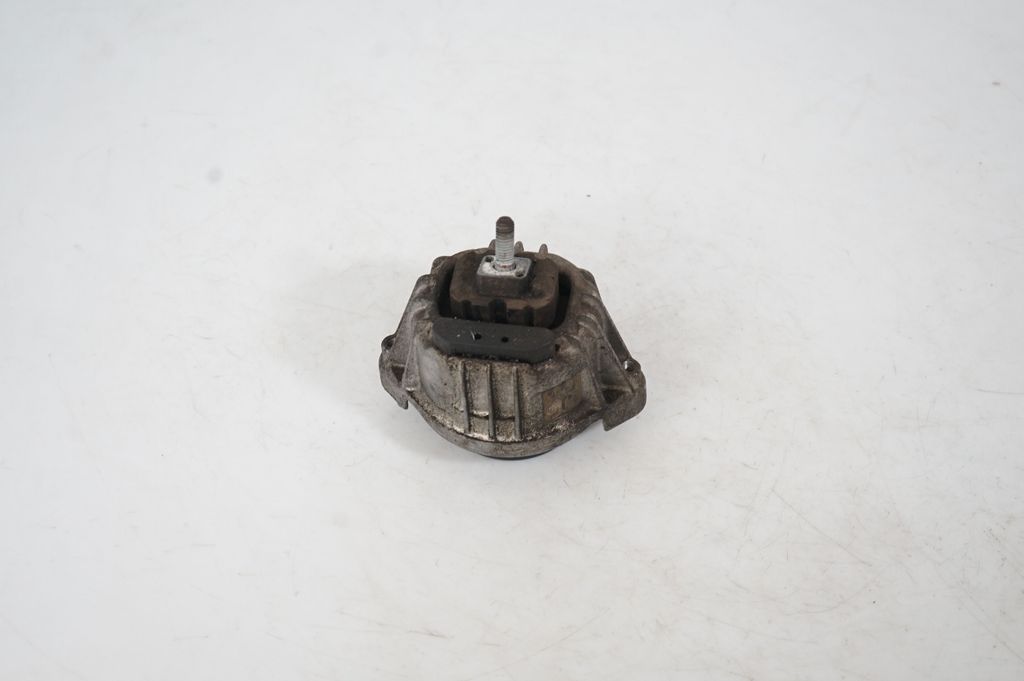 Engine mount bracket