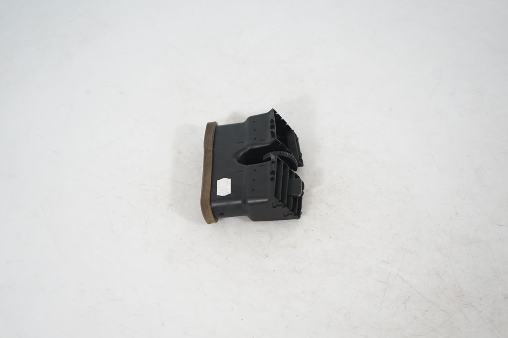 Rear air vent grill (4)