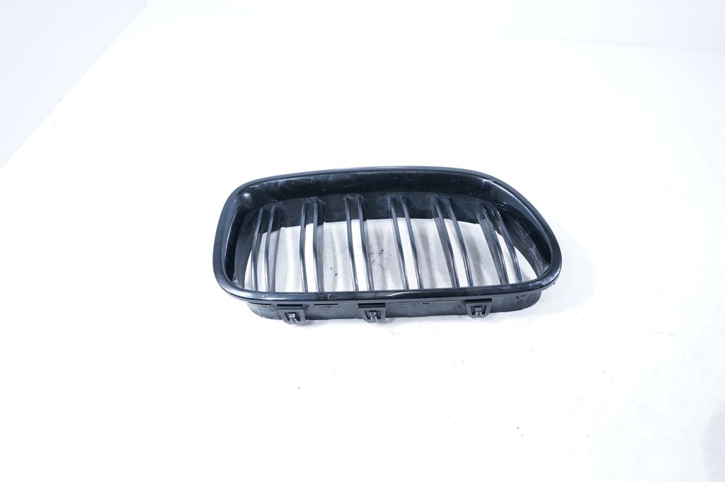 Front bumper upper radiator grill