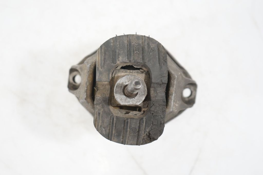 Engine mount bracket (7)