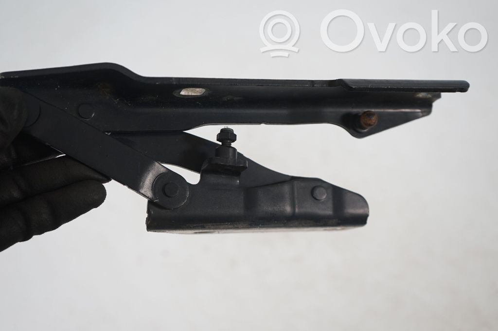 Engine bonnet/hood hinges (6)