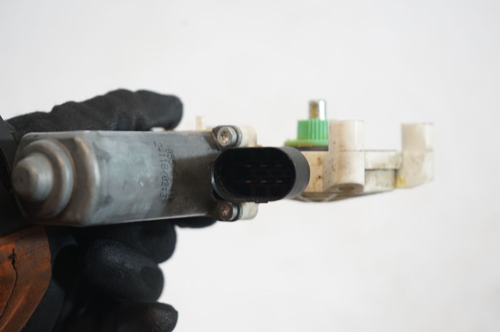 Rear door window regulator motor (6)