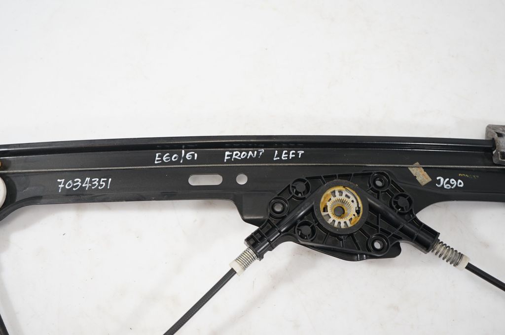 Front door window regulator with motor (9)