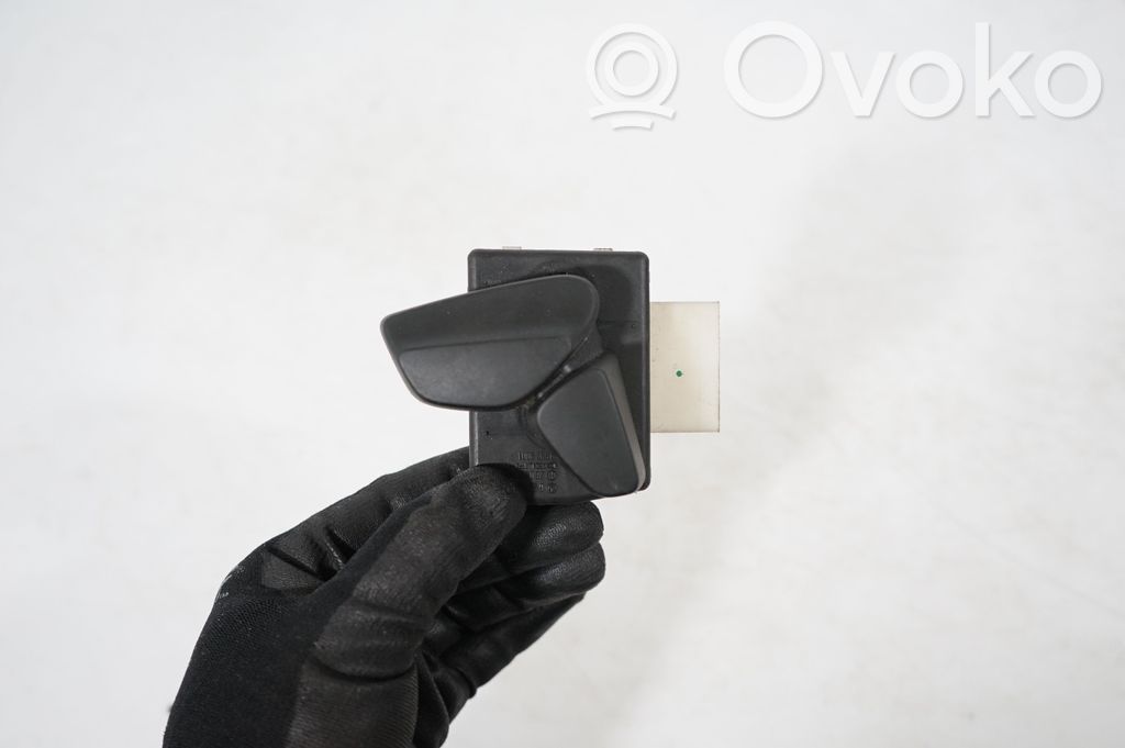 Seat control switch (7)