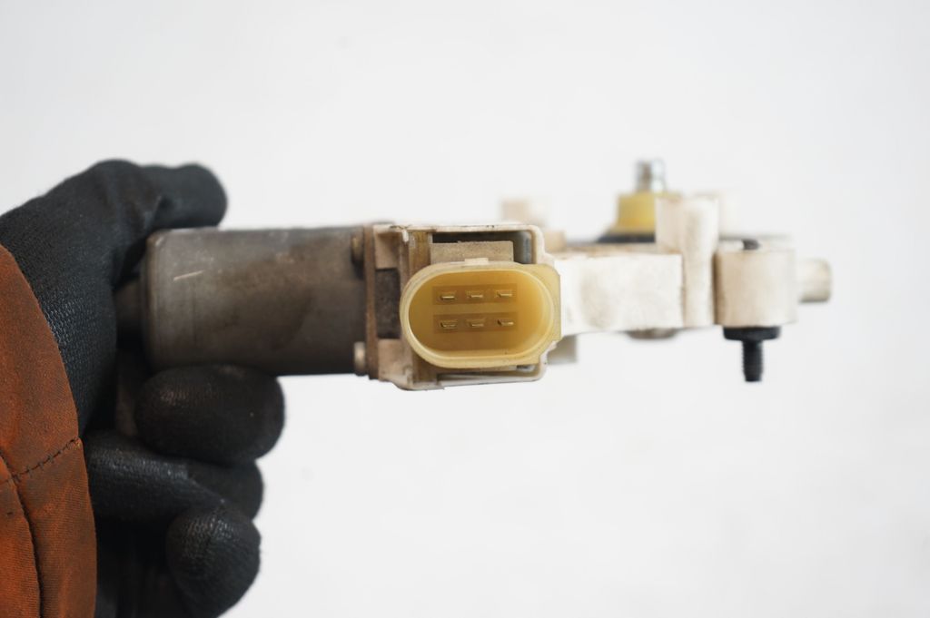 Front door window regulator with motor (6)