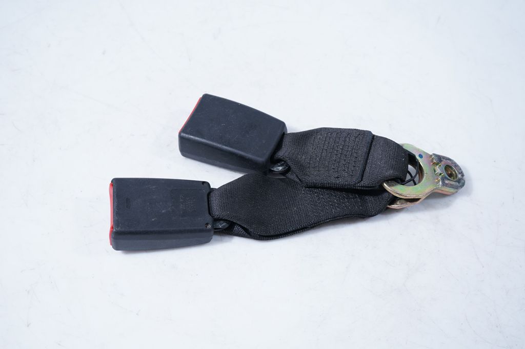 Rear seatbelt buckle (6)