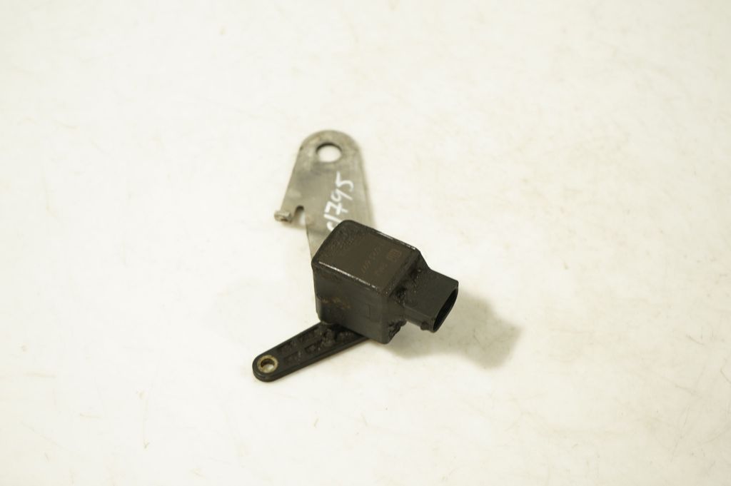 Headlight/headlamp level sensor (2)