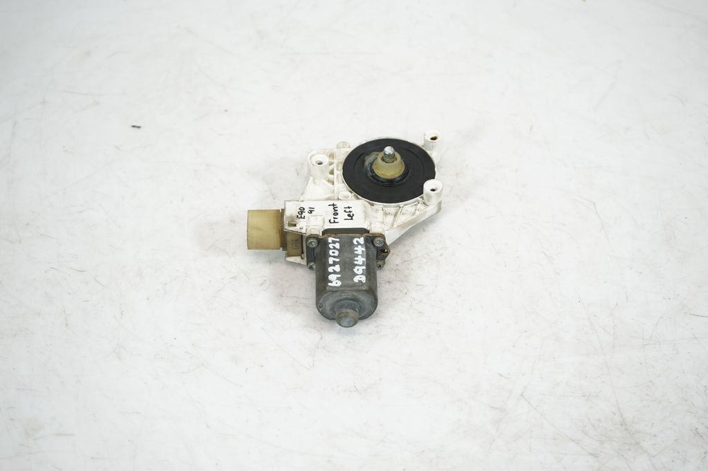 Front door window regulator with motor (4)