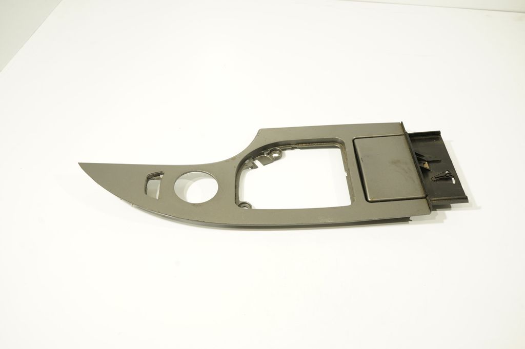 Gear shifter surround trim plastic (4)
