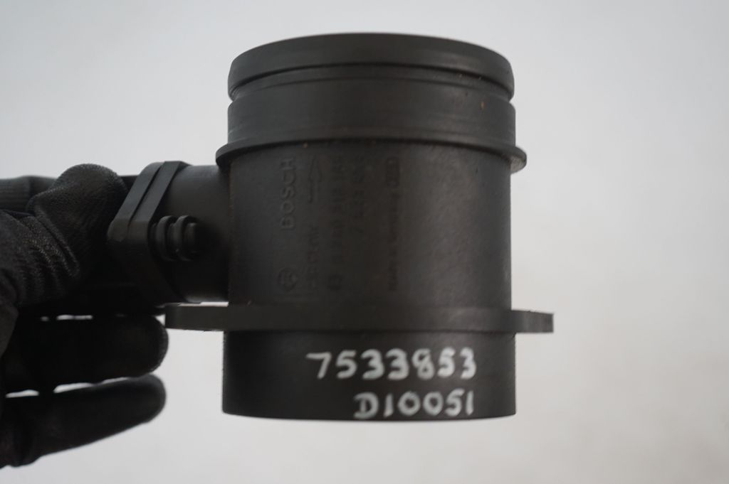 Mass air flow meter (9)