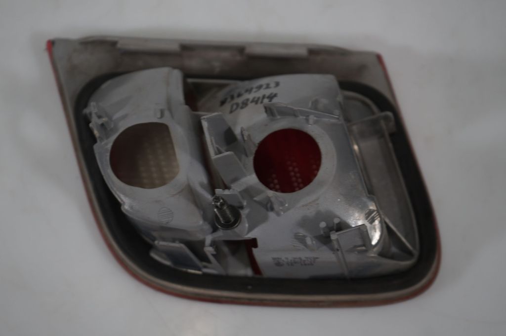 Tailgate rear/tail lights (6)