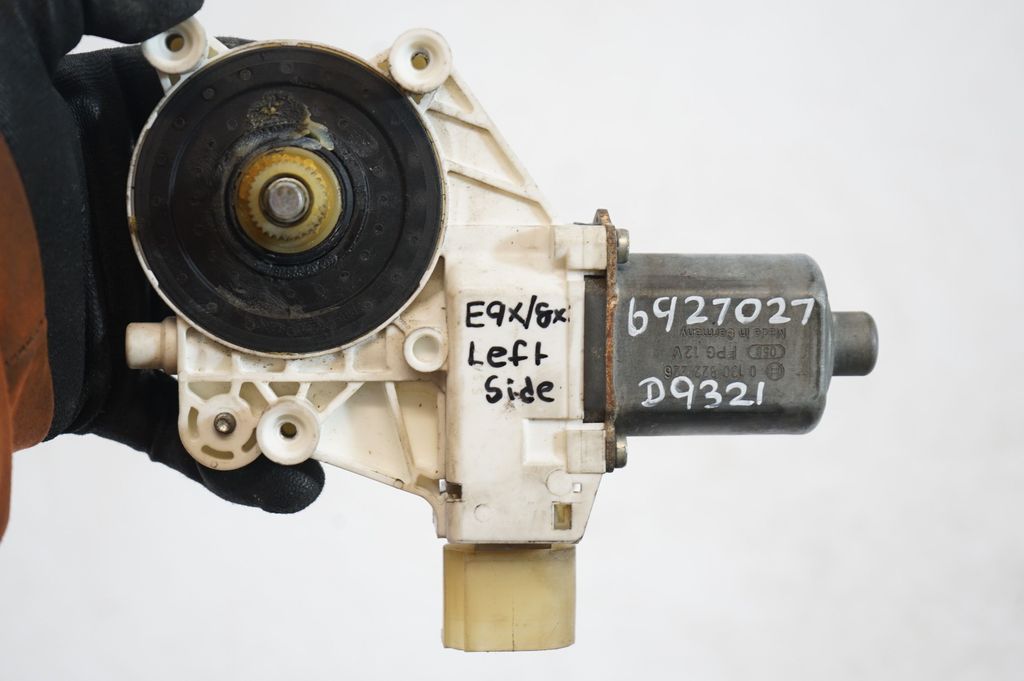 Front door window regulator with motor (7)