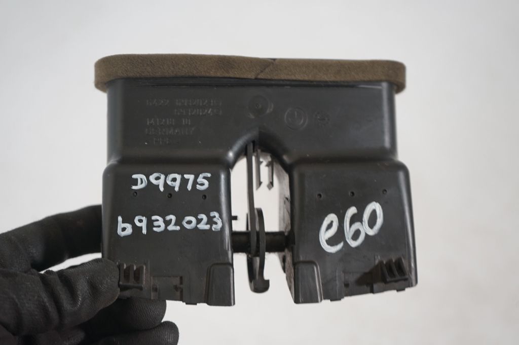 Rear air vent grill (7)