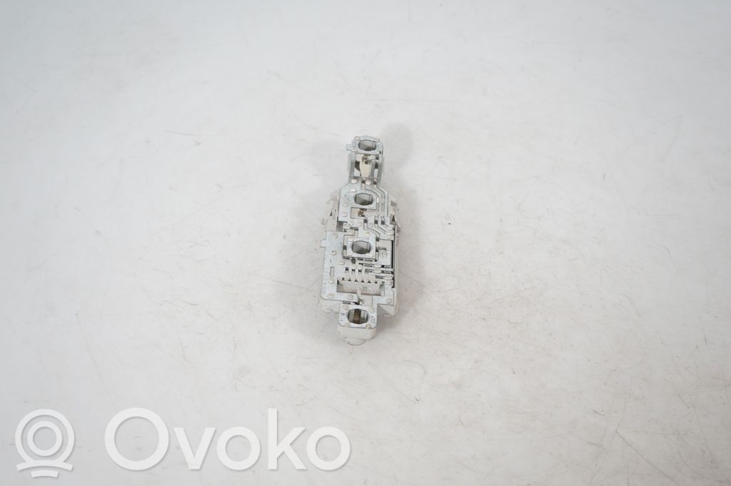 Tail light bulb cover holder (4)