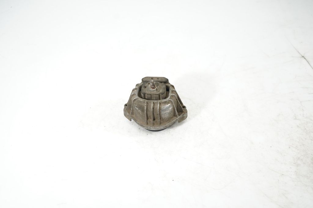 Engine mount bracket