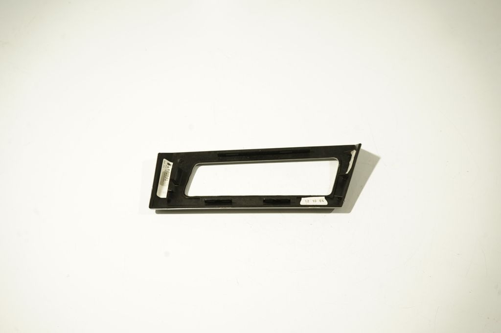Dashboard glove box trim (6)
