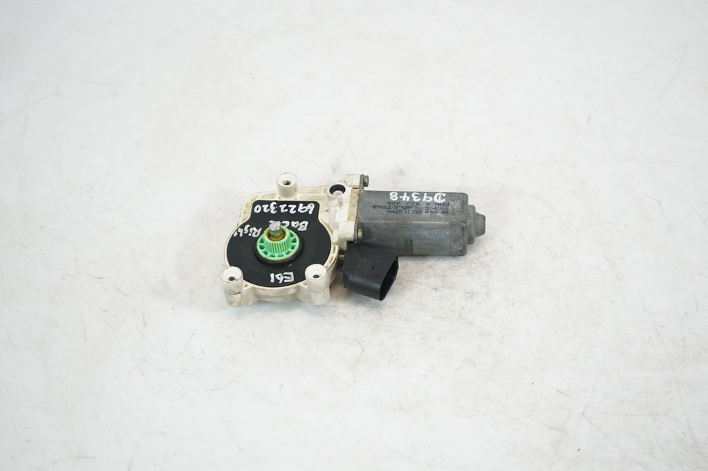 Rear door window regulator with motor (3)