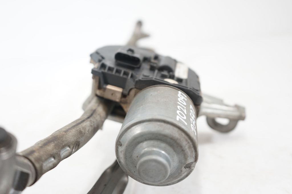 Front wiper linkage and motor (7)