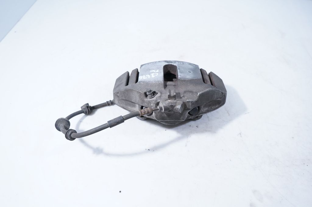Front brake caliper (3)