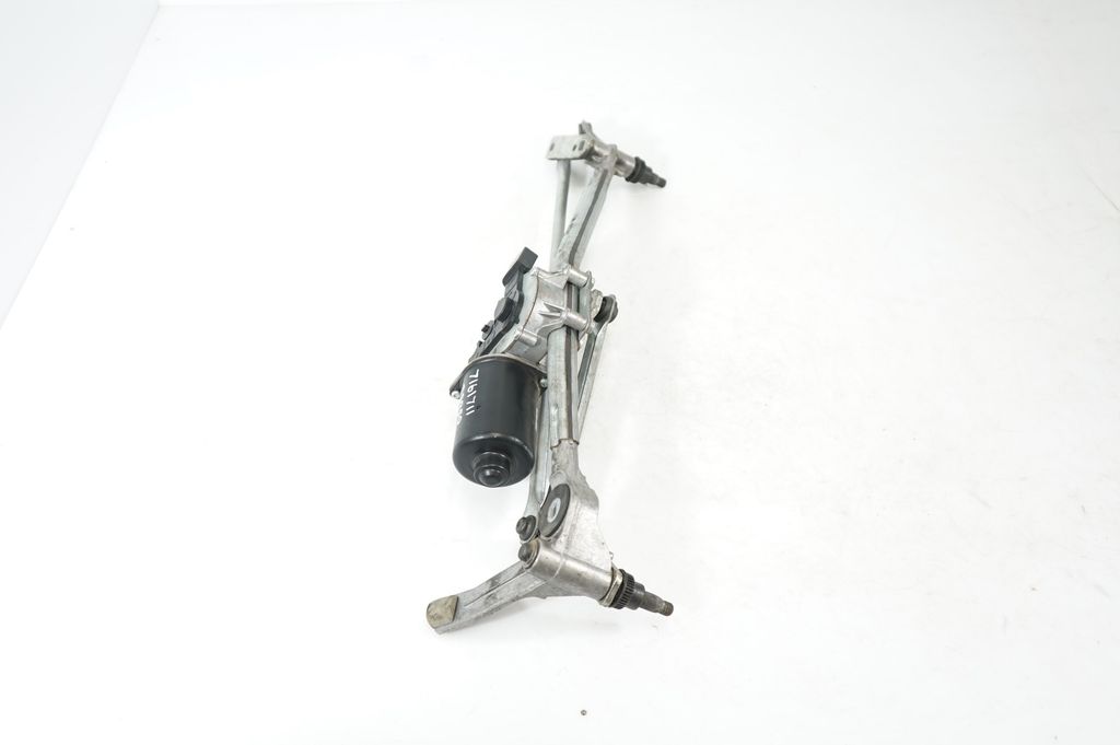 Front wiper linkage and motor (2)
