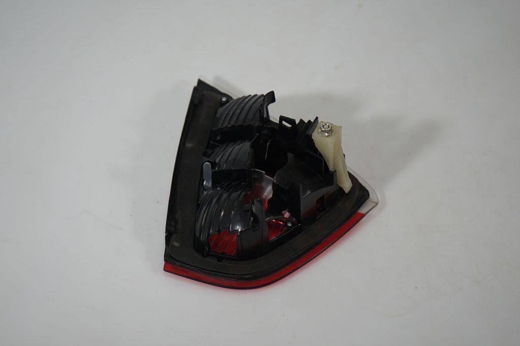 Tailgate rear/tail lights (5)