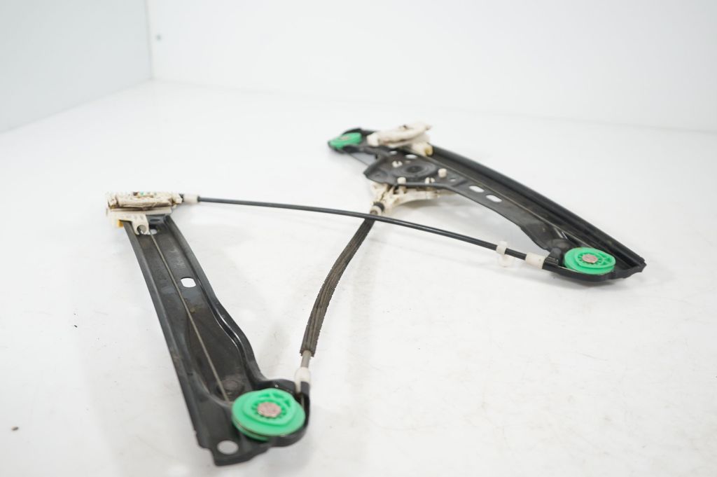 Front door window regulator with motor (6)