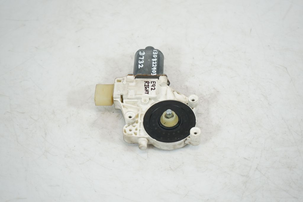 Front door window regulator with motor (2)