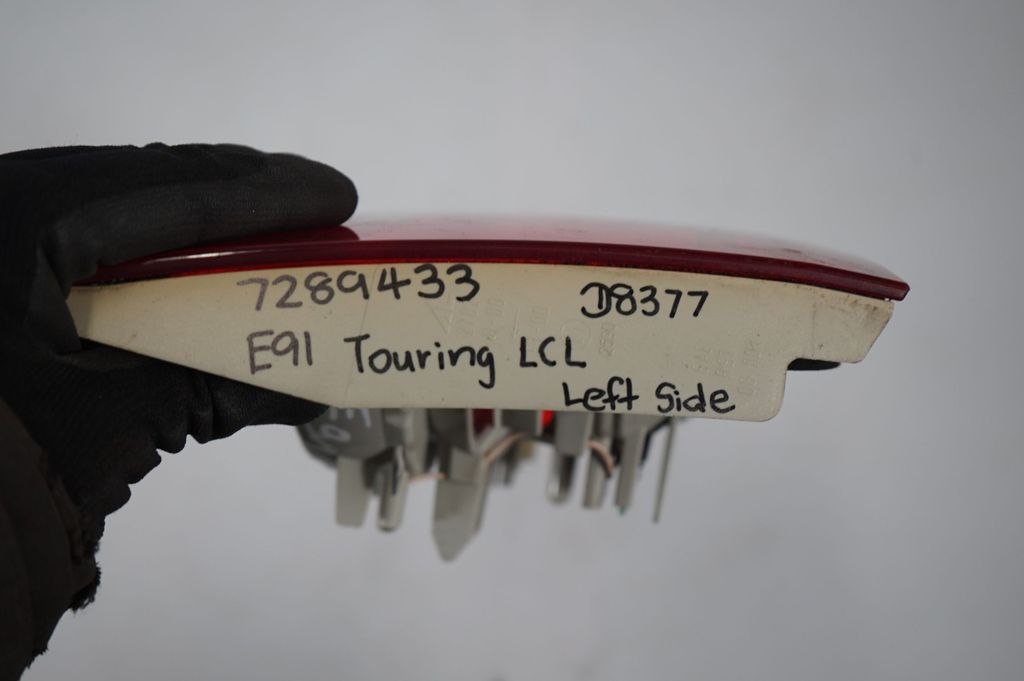 Tailgate rear/tail lights (10)